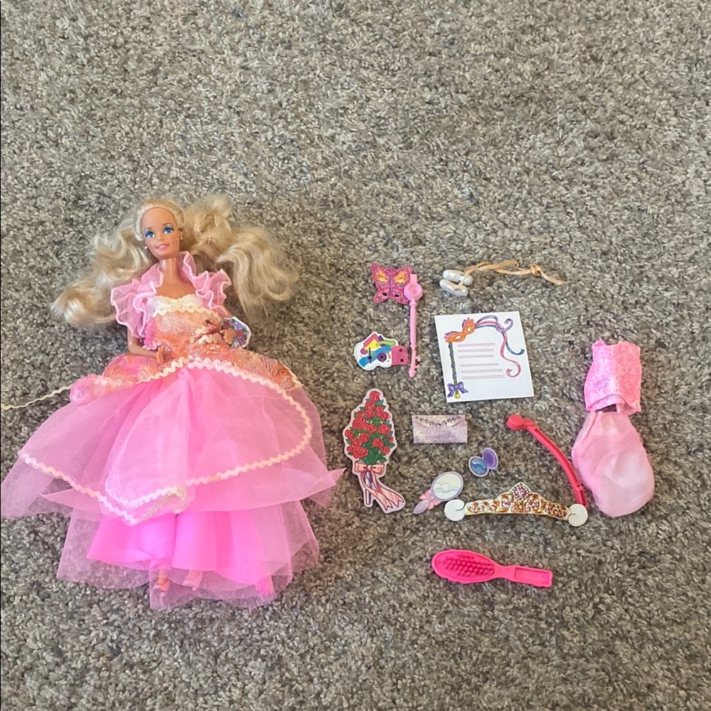 Vintage 1990 Costume Ball Barbie doll with accessories